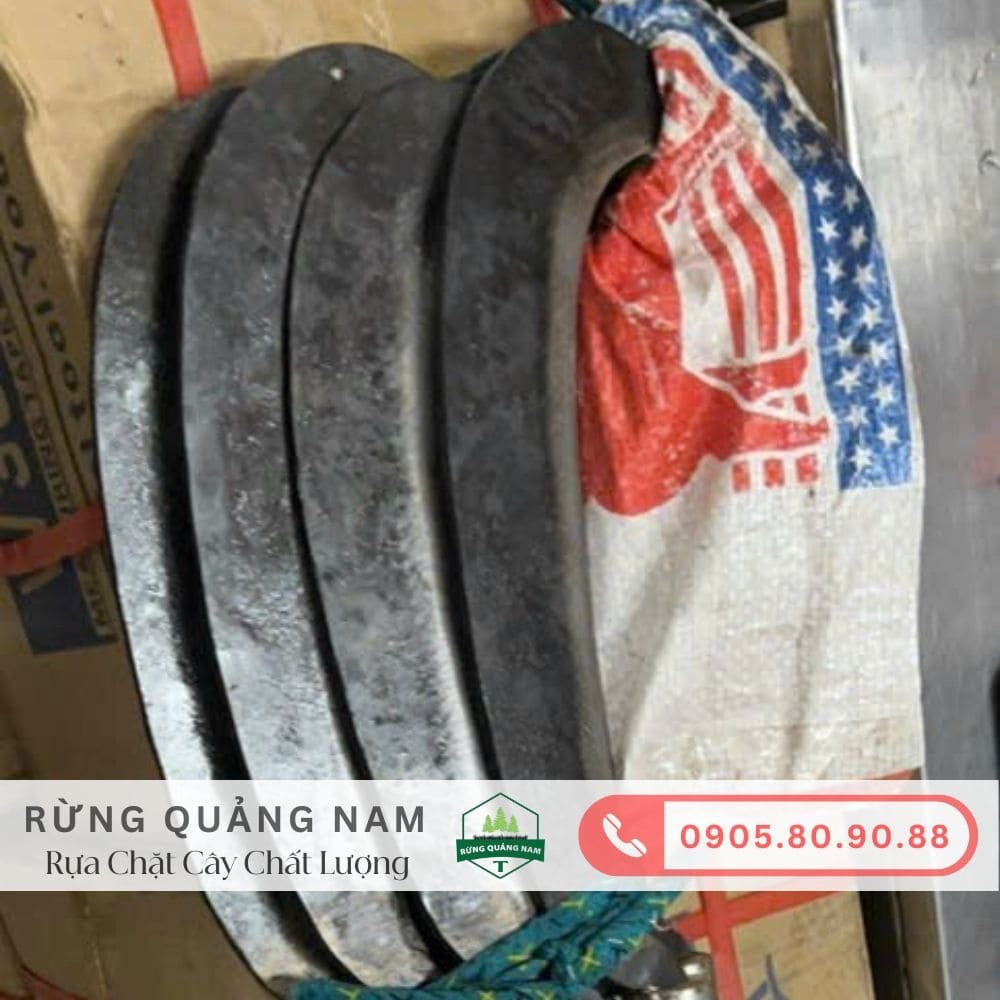 rựa chặt cây bị gỉ sét 2